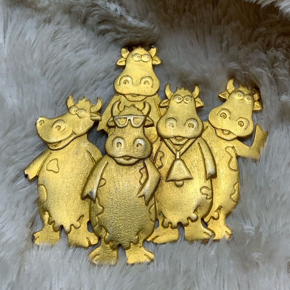 Signed JJ Jonette 1988 Cow Multiple Cows Goldtone Brooch Pin